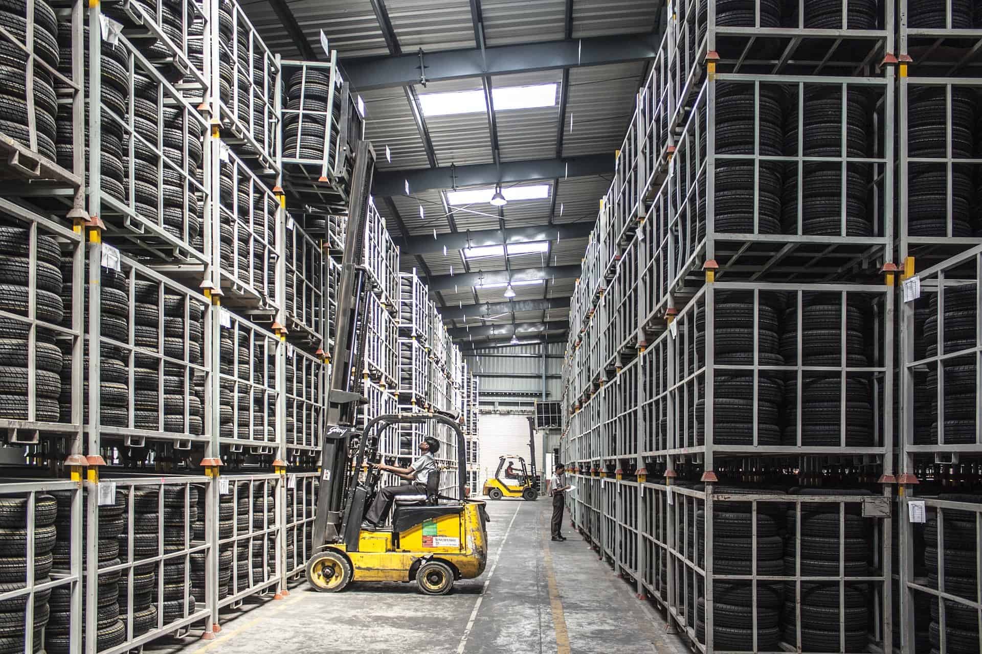 REDUZIR CUSTOS COM AS COMPRAS DA SUA EMPRESA - 7 DICAS IMPERDÍVEIS 2 forklift 835340 1920
